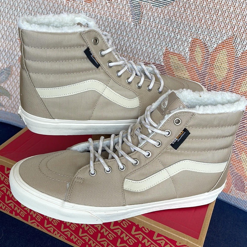 Vans Men’s Sk8-Hi
Cordura Sherpa Walnut
VN0A4BVTINU
Sneakers - Picture 11 of 16